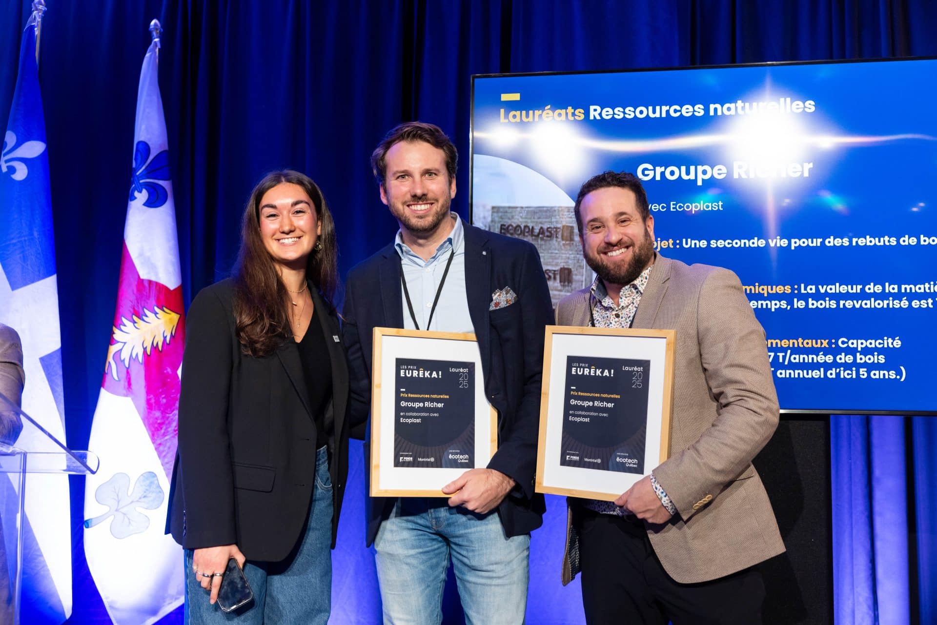 Équipe Écoplast recevant le prix Euréka 2025 d'Écotech Québec pour l'innovation en ressources naturelles.