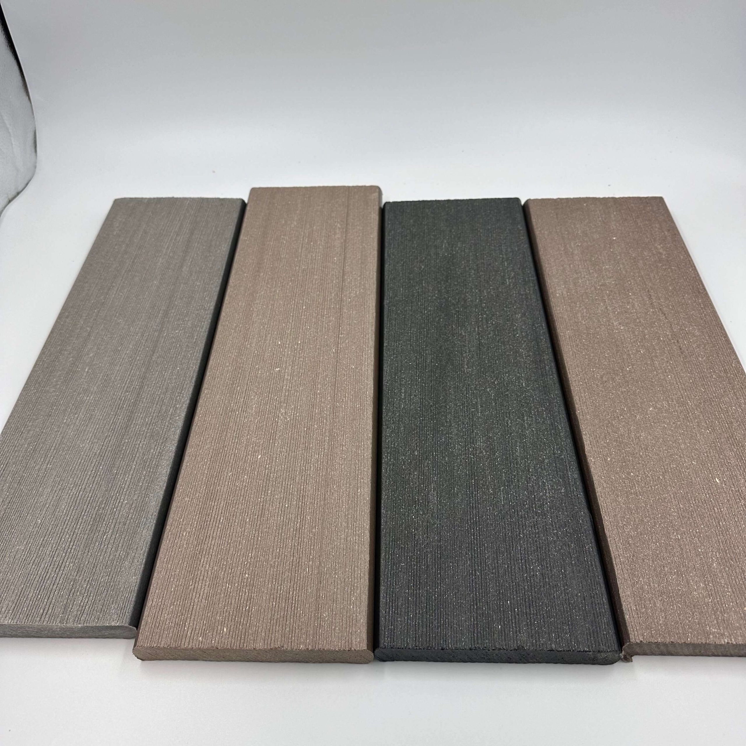 Planche de composite haute densité Ecoplast testée en laboratoire universitaire pour le climat du Québec.