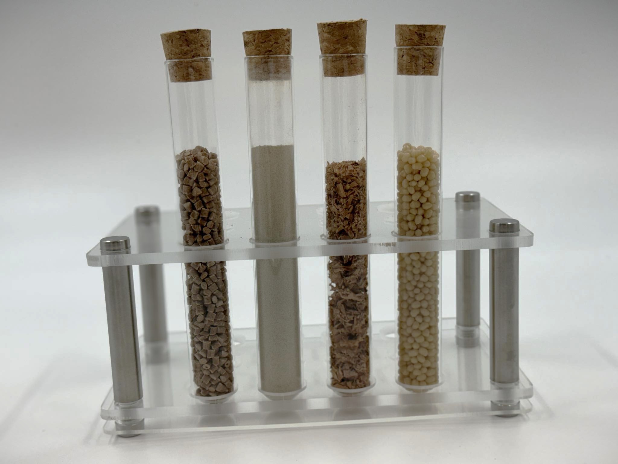 Échantillon en éprouvette de WPC avec l'évolution de fabrication avec du bois plastique