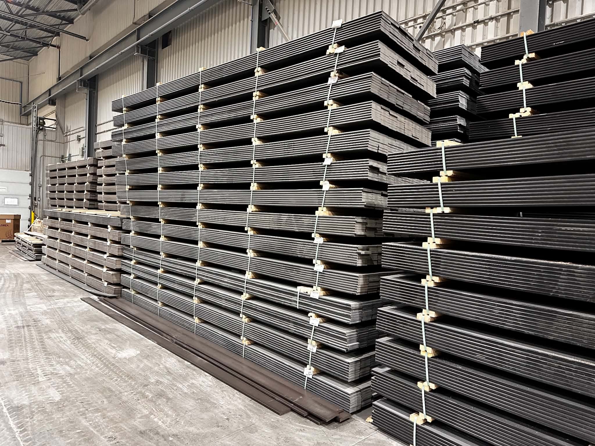 Inventaire de planche de composite dans l'usine à farnham