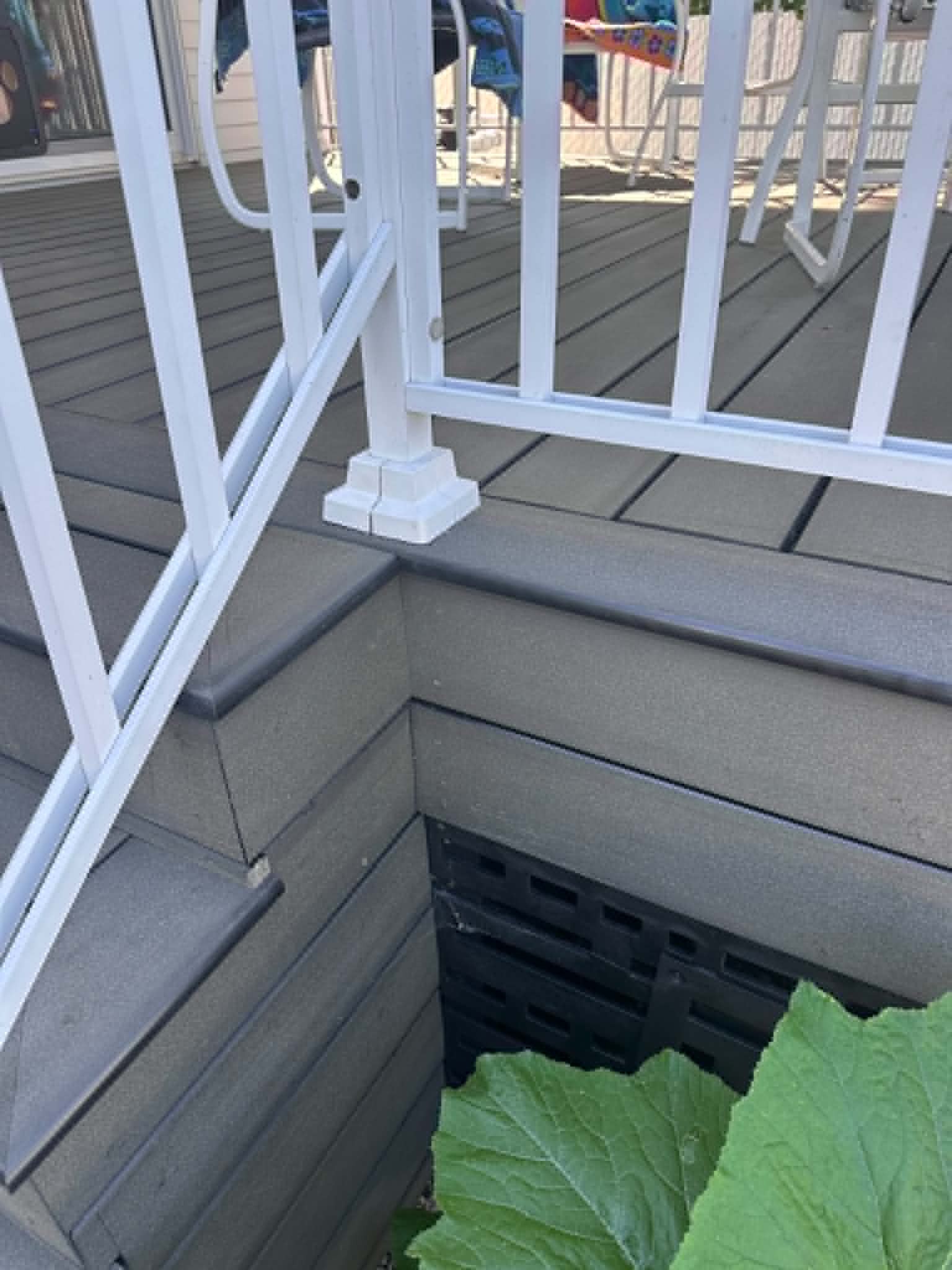 Finition de terrasse de côté en composite couleur onyx